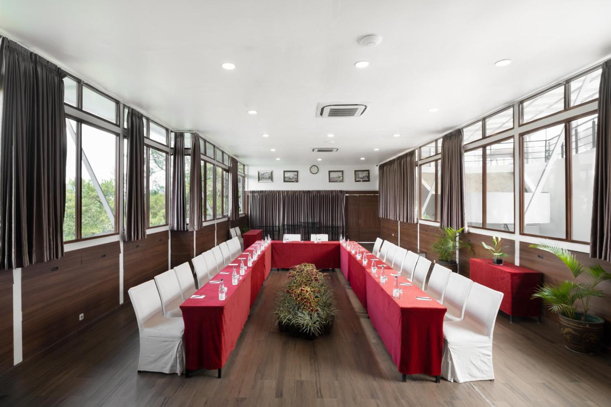 House Sangkuriang Hotel Bandung Ngoại thất bức ảnh