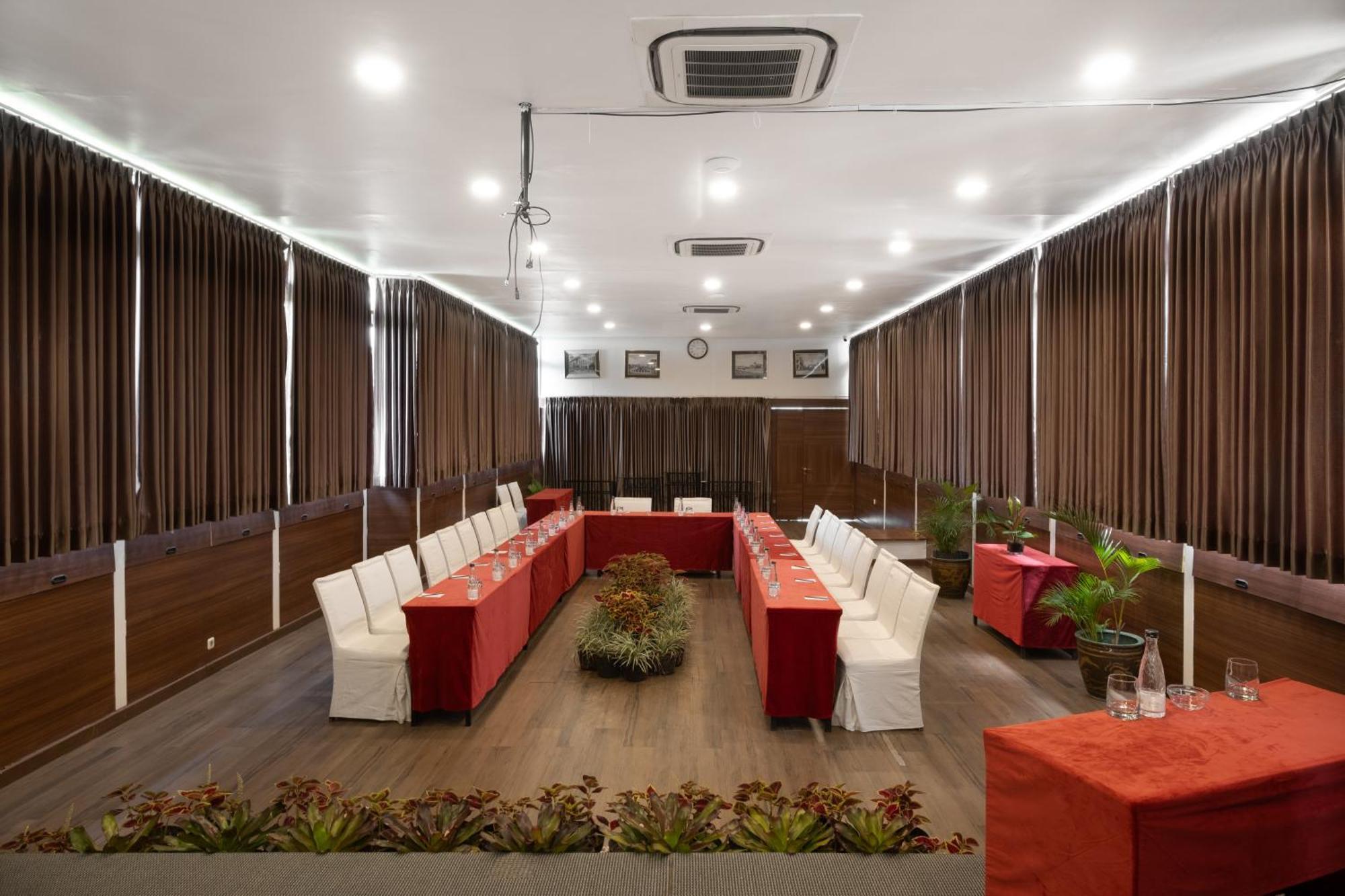 House Sangkuriang Hotel Bandung Ngoại thất bức ảnh