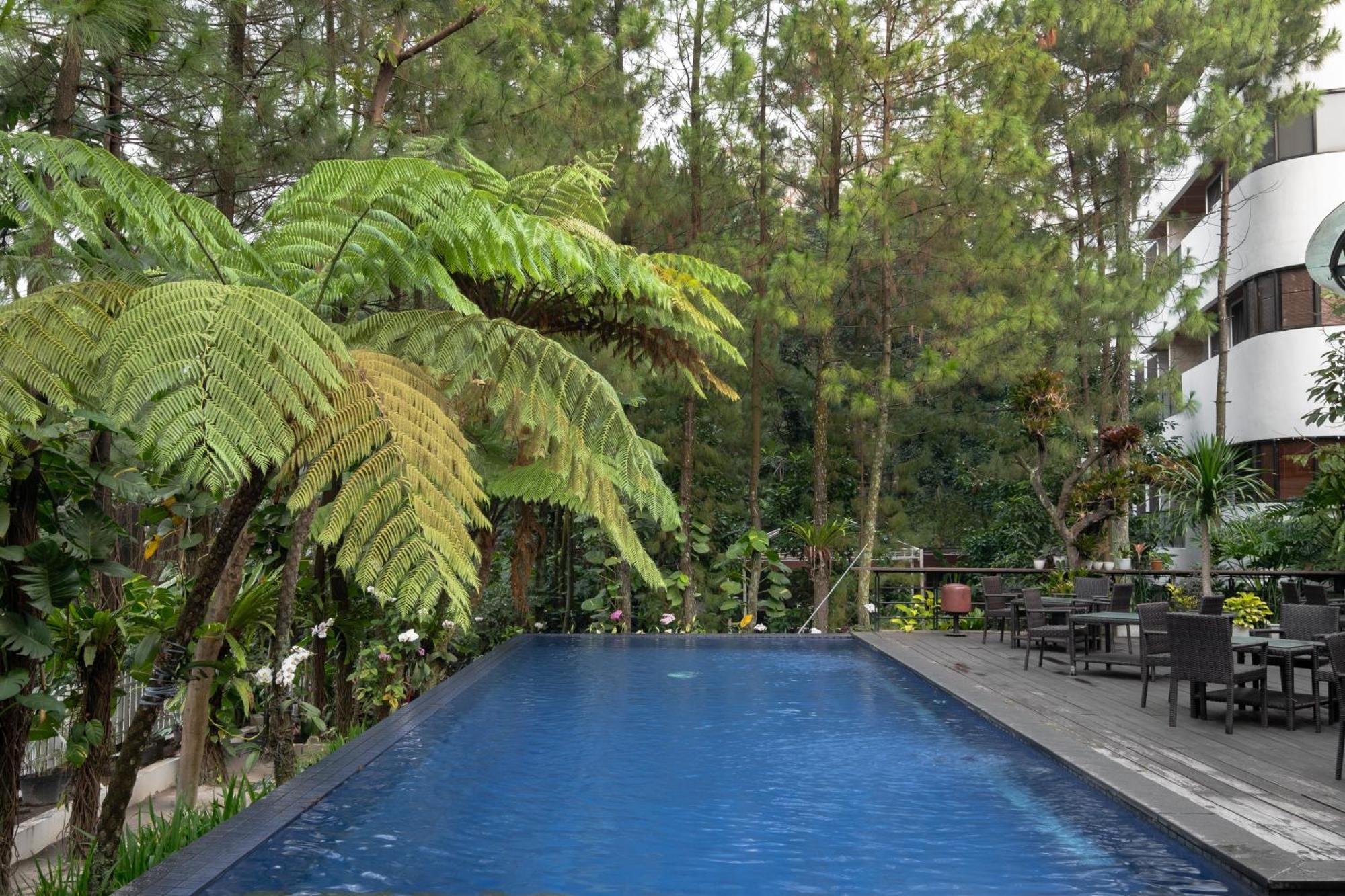 House Sangkuriang Hotel Bandung Ngoại thất bức ảnh