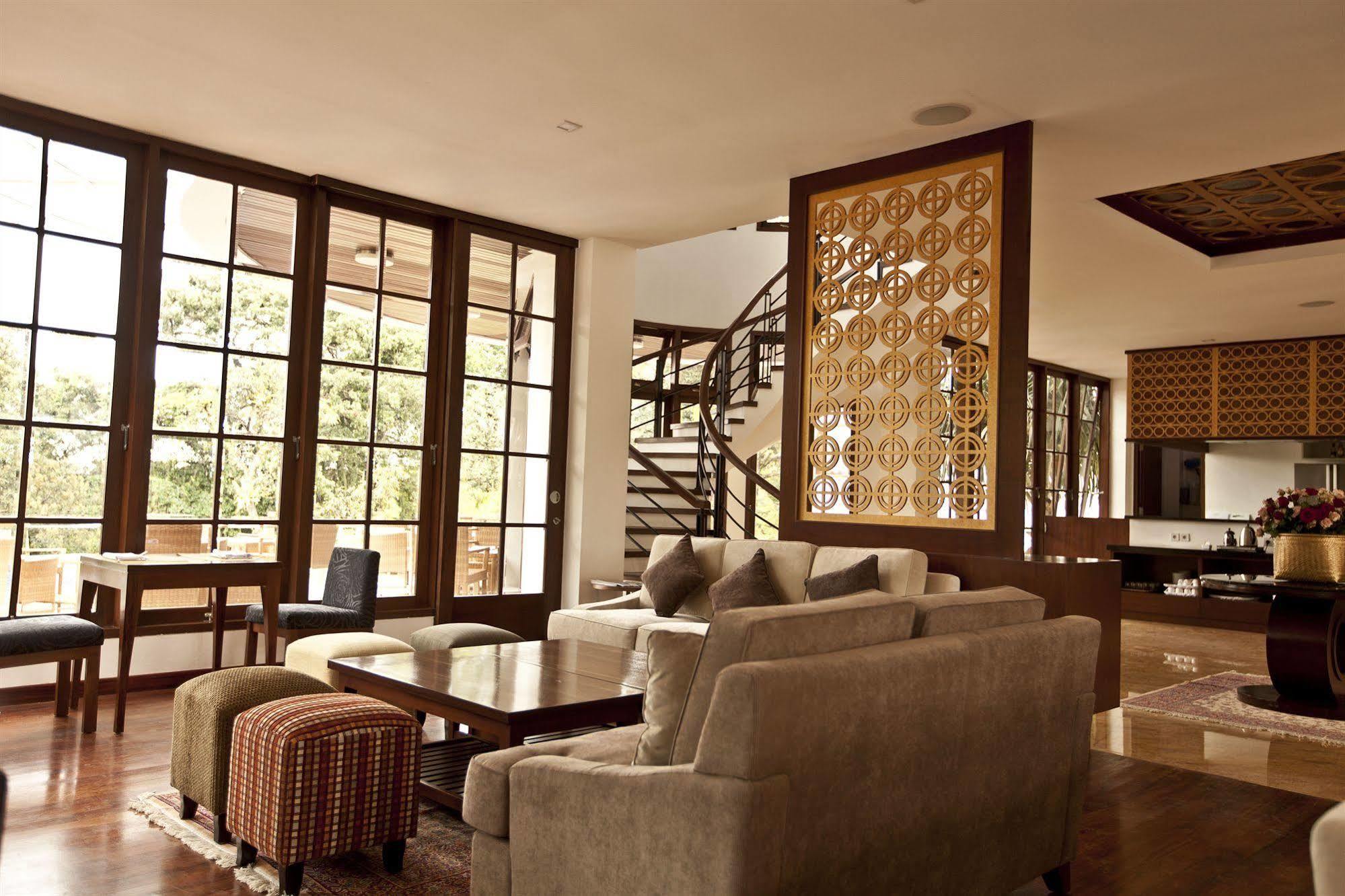 House Sangkuriang Hotel Bandung Ngoại thất bức ảnh